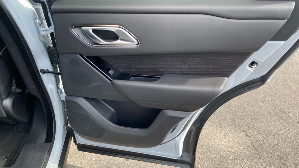 Land Rover Range Rover Velar 2.0 D200 MHEV Autobiography 5dr Auto [Revised] Diesel Estate - Image 35
