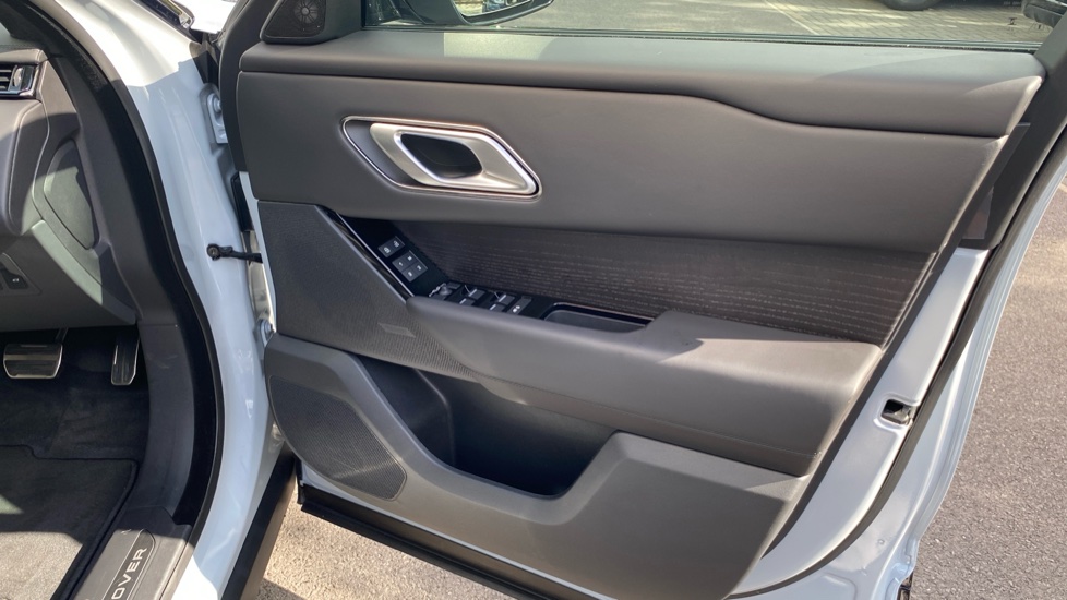 Land Rover Range Rover Velar 2.0 D200 MHEV Autobiography 5dr Auto [Revised] Diesel Estate - Image 44
