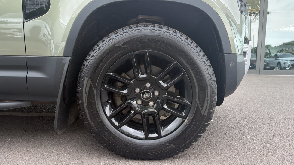Land Rover Defender 90 Diesel 3.0 D250 Hard Top SE Auto - Image 8