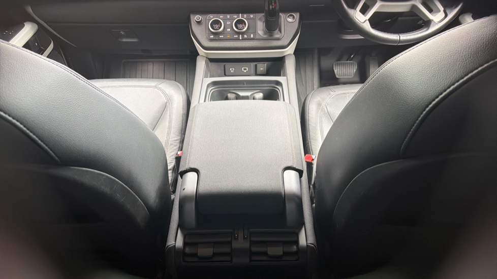Land Rover Defender 90 Diesel 3.0 D250 Hard Top SE Auto - Image 18