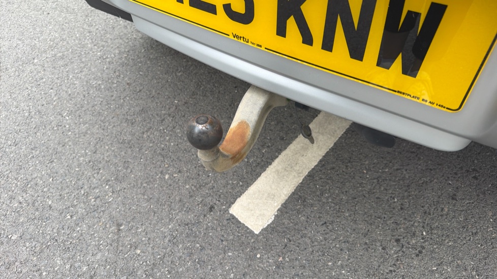 Land Rover Defender 90 Diesel 3.0 D250 Hard Top SE Auto - Image 20