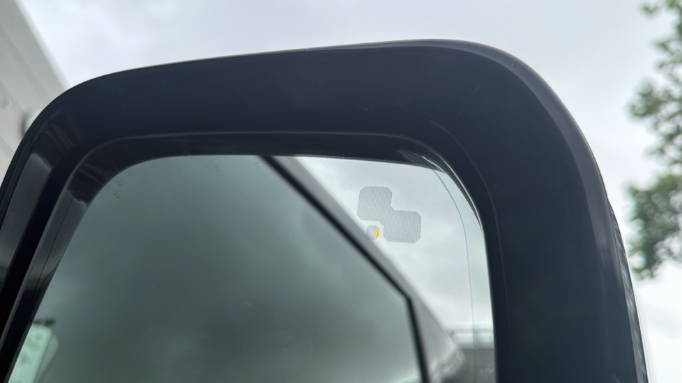 Land Rover Defender 90 Diesel 3.0 D250 Hard Top SE Auto - Image 21