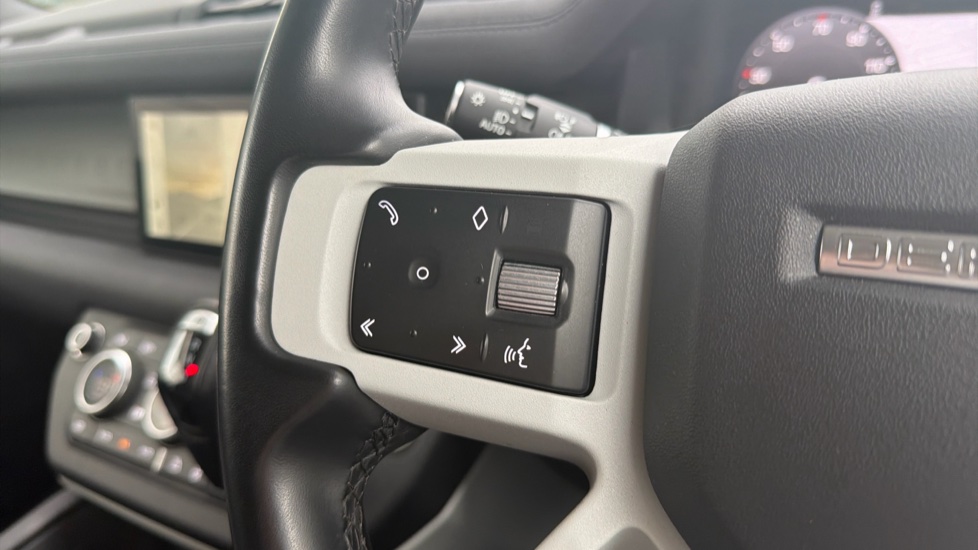 Land Rover Defender 90 Diesel 3.0 D250 Hard Top SE Auto - Image 27