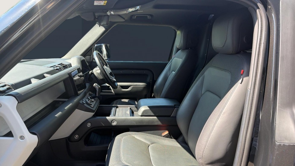 Land Rover Defender 90 Diesel 3.0 D300 Hard Top X-Dynamic HSE Auto - Image 4