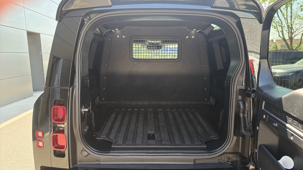 Land Rover Defender 90 Diesel 3.0 D300 Hard Top X-Dynamic HSE Auto - Image 10