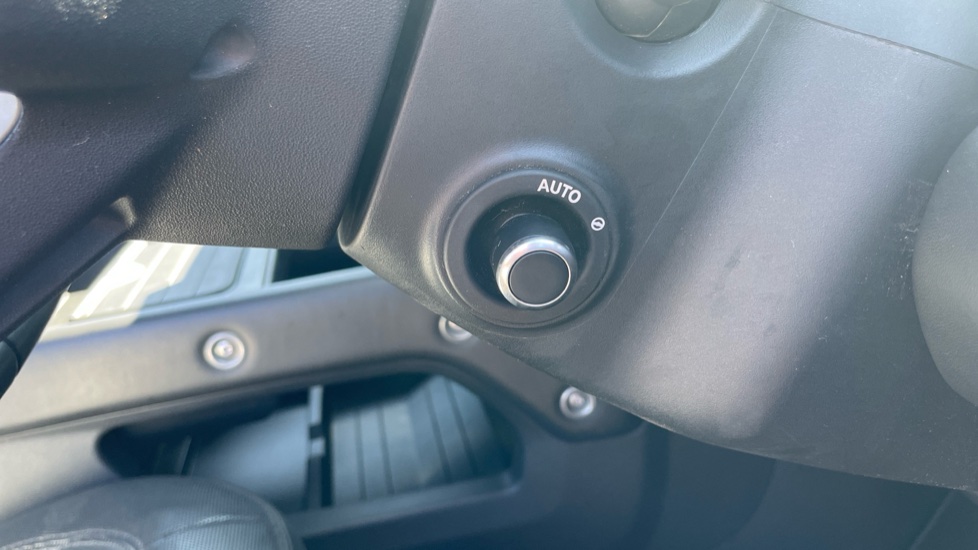 Land Rover Defender 90 Diesel 3.0 D300 Hard Top X-Dynamic HSE Auto - Image 30