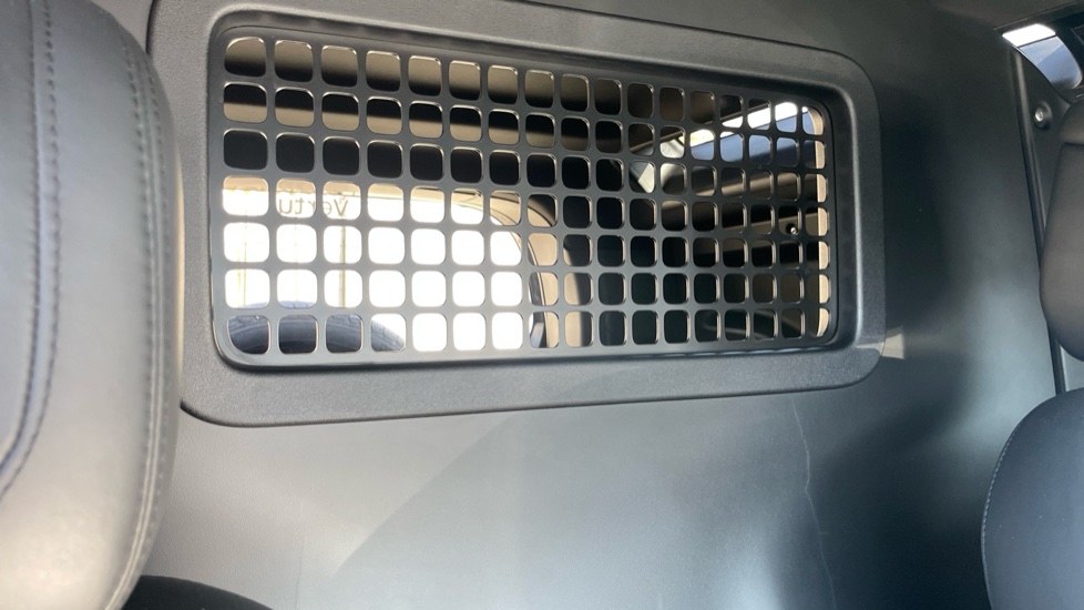 Land Rover Defender 90 Diesel 3.0 D300 Hard Top X-Dynamic HSE Auto - Image 35