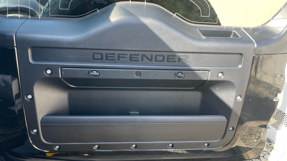 Land Rover Defender 90 Diesel 3.0 D300 Hard Top X-Dynamic HSE Auto - Image 40