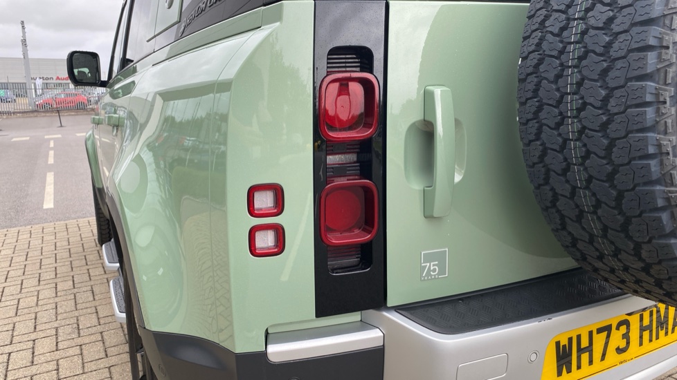 Land Rover Defender 3.0 D300 75th Limited Edition 110 5dr Auto Diesel Estate - Image 19