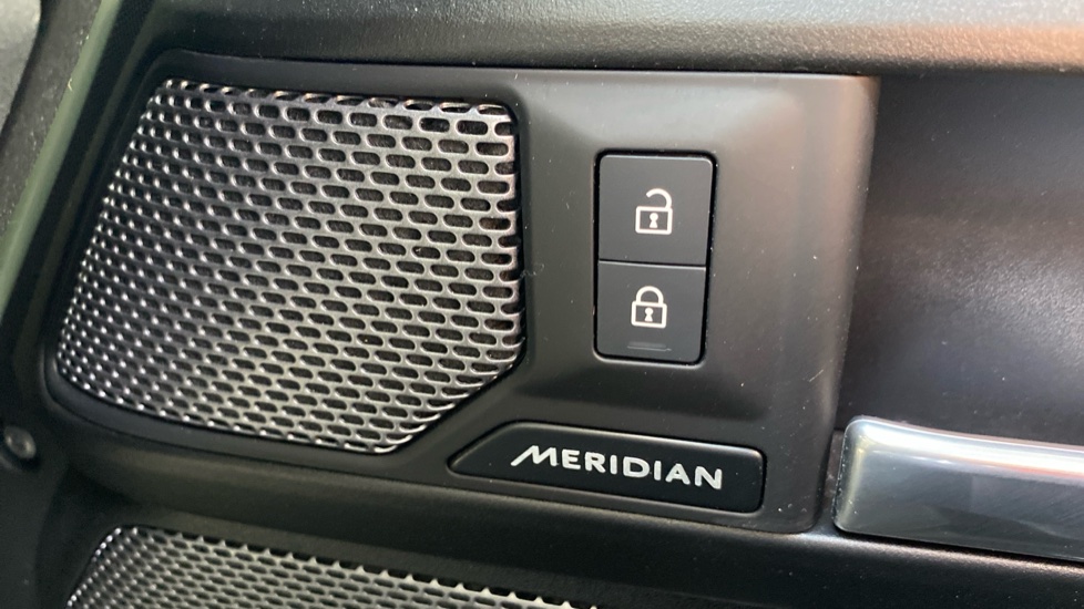Land Rover Defender 3.0 D300 75th Limited Edition 110 5dr Auto Diesel Estate - Image 13
