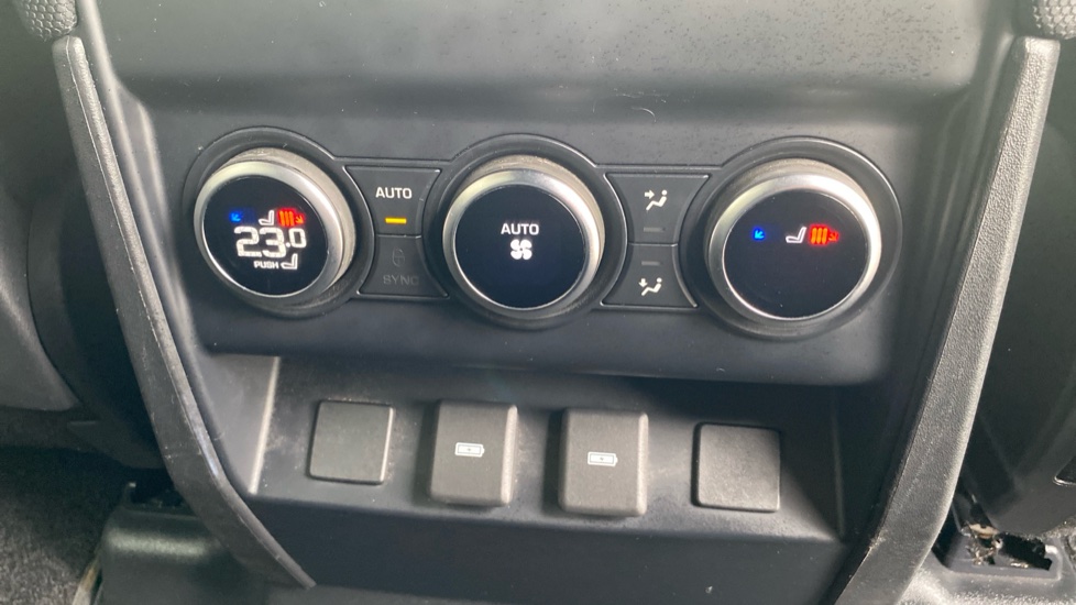 Land Rover Defender 3.0 D300 75th Limited Edition 110 5dr Auto Diesel Estate - Image 39