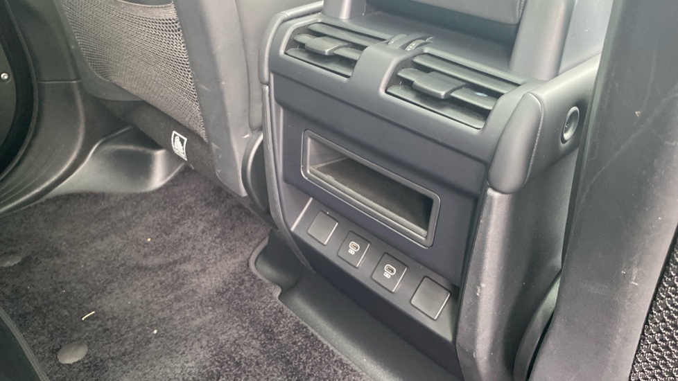 Land Rover Defender 3.0 D250 X-Dynamic HSE 110 5dr Auto Diesel Estate - Image 14