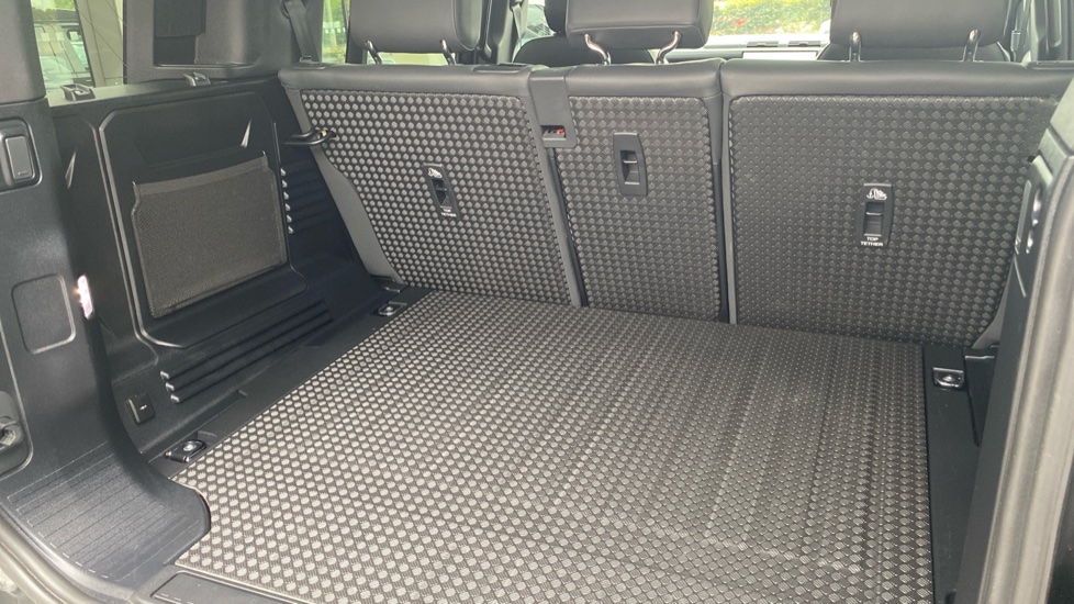 Land Rover Defender 3.0 D250 X-Dynamic HSE 110 5dr Auto Diesel Estate - Image 24