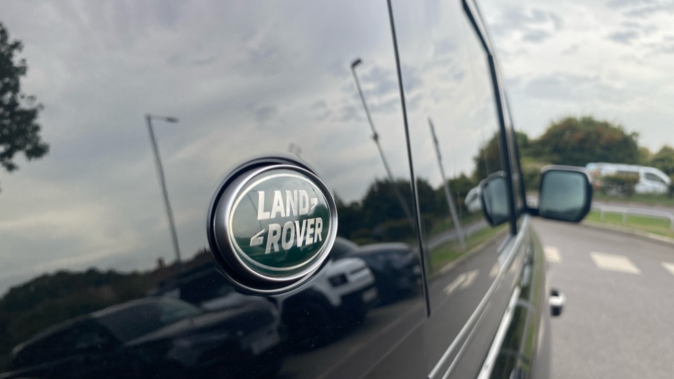 Land Rover Defender 3.0 D250 X-Dynamic HSE 110 5dr Auto Diesel Estate - Image 28