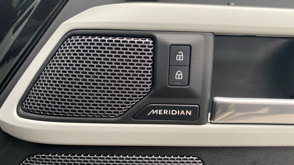 Land Rover Defender 3.0 D250 X-Dynamic HSE 110 5dr Auto Diesel Estate - Image 30