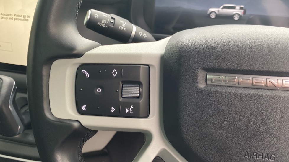 Land Rover Defender 3.0 D250 X-Dynamic HSE 110 5dr Auto Diesel Estate - Image 33