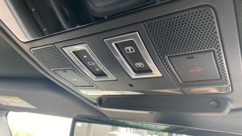 Land Rover Defender 3.0 D250 X-Dynamic HSE 110 5dr Auto Diesel Estate - Image 40