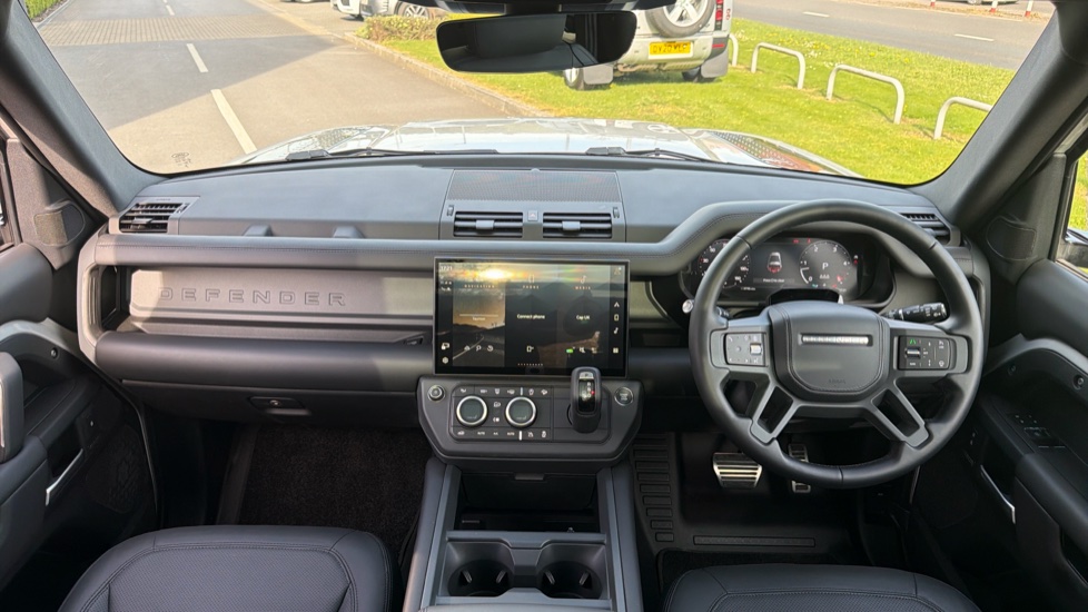 Land Rover Defender 3.0 D350 X-Dynamic HSE 90 3dr Auto Diesel Estate - Image 9