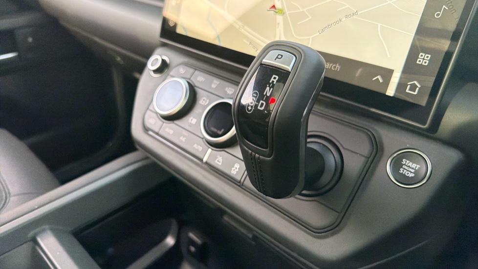 Land Rover Defender 3.0 D350 X-Dynamic HSE 90 3dr Auto Diesel Estate - Image 13