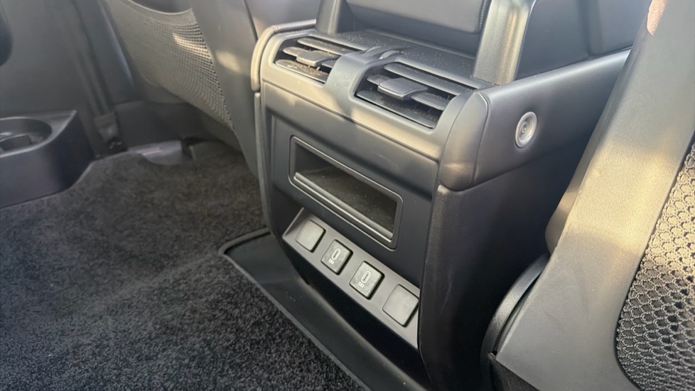 Land Rover Defender 3.0 D350 X-Dynamic HSE 90 3dr Auto Diesel Estate - Image 18