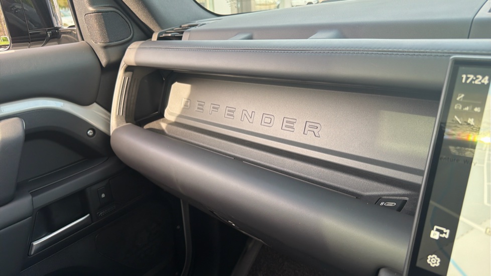 Land Rover Defender 3.0 D350 X-Dynamic HSE 90 3dr Auto Diesel Estate - Image 23