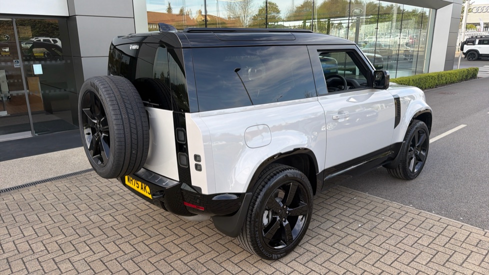 Land Rover Defender 3.0 D350 X-Dynamic HSE 90 3dr Auto Diesel Estate - Image 30