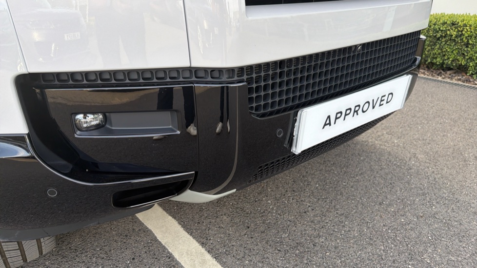 Land Rover Defender 3.0 D350 X-Dynamic HSE 90 3dr Auto Diesel Estate - Image 32
