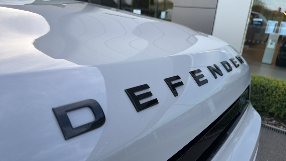 Land Rover Defender 3.0 D350 X-Dynamic HSE 90 3dr Auto Diesel Estate - Image 33