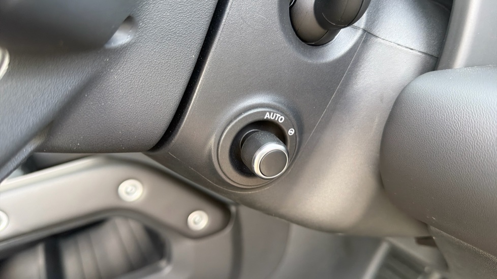 Land Rover Defender 3.0 D350 X-Dynamic HSE 90 3dr Auto Diesel Estate - Image 37