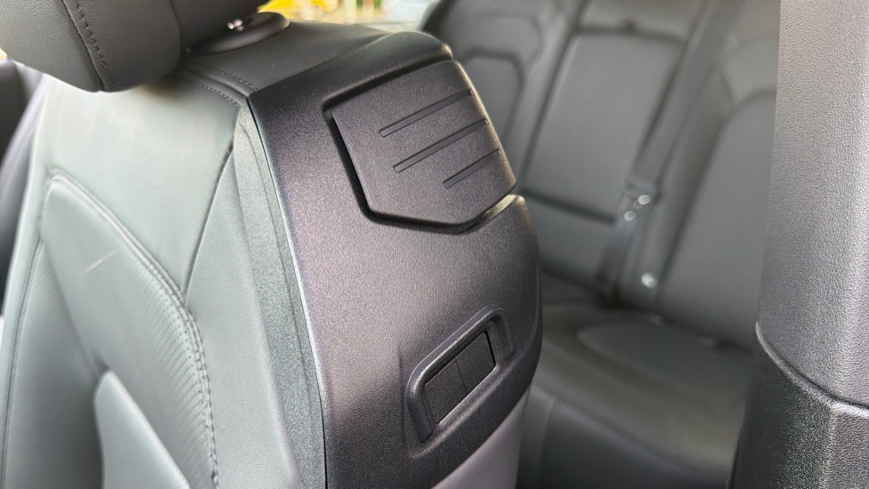 Land Rover Defender 3.0 D350 X-Dynamic HSE 90 3dr Auto Diesel Estate - Image 55