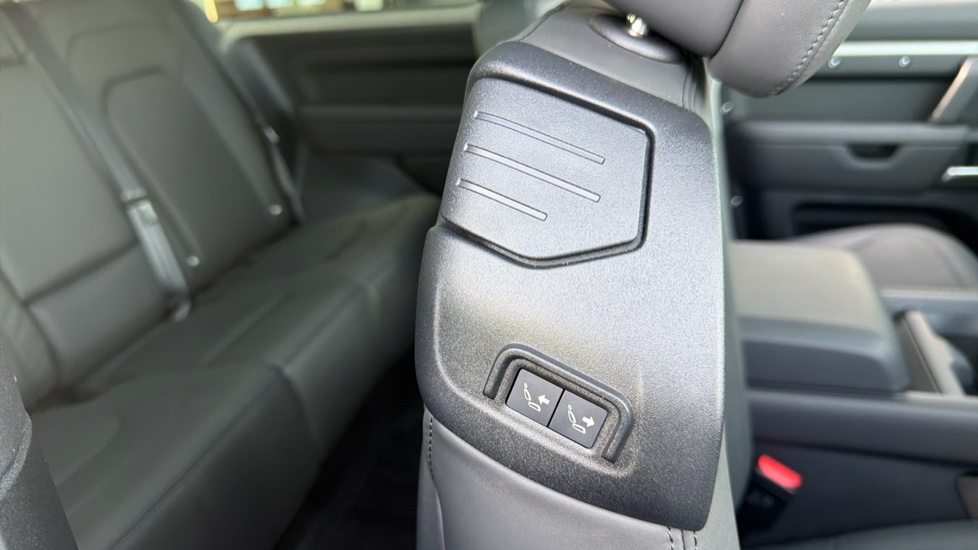 Land Rover Defender 3.0 D350 X-Dynamic HSE 90 3dr Auto Diesel Estate - Image 57