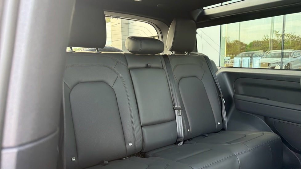 Land Rover Defender 3.0 D350 X-Dynamic HSE 90 3dr Auto Diesel Estate - Image 58