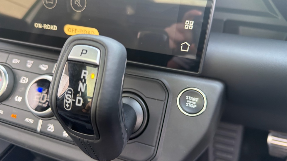 Land Rover Defender 3.0 D350 X-Dynamic HSE 90 3dr Auto Diesel Estate - Image 64