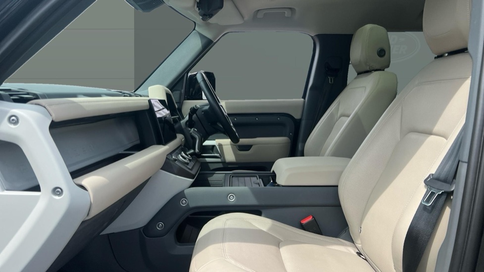 Land Rover Defender 3.0 D250 XS Edition 110 5dr Auto Diesel Estate - Image 3