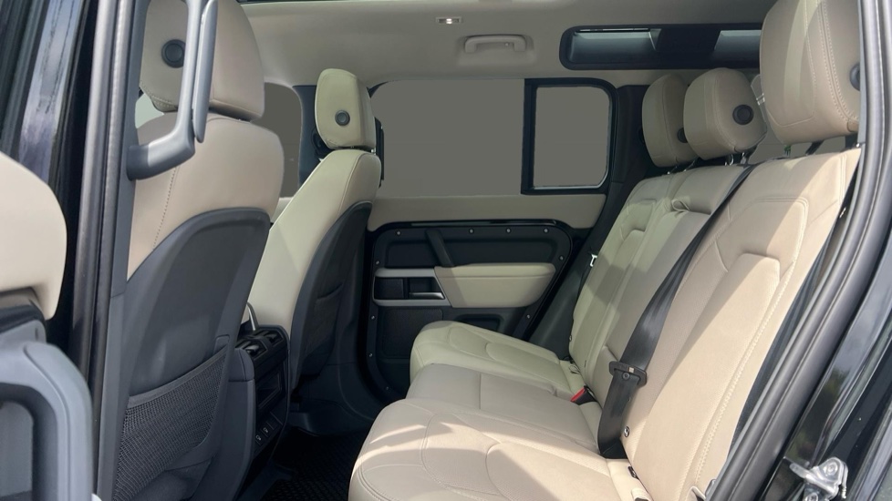 Land Rover Defender 3.0 D250 XS Edition 110 5dr Auto Diesel Estate - Image 4