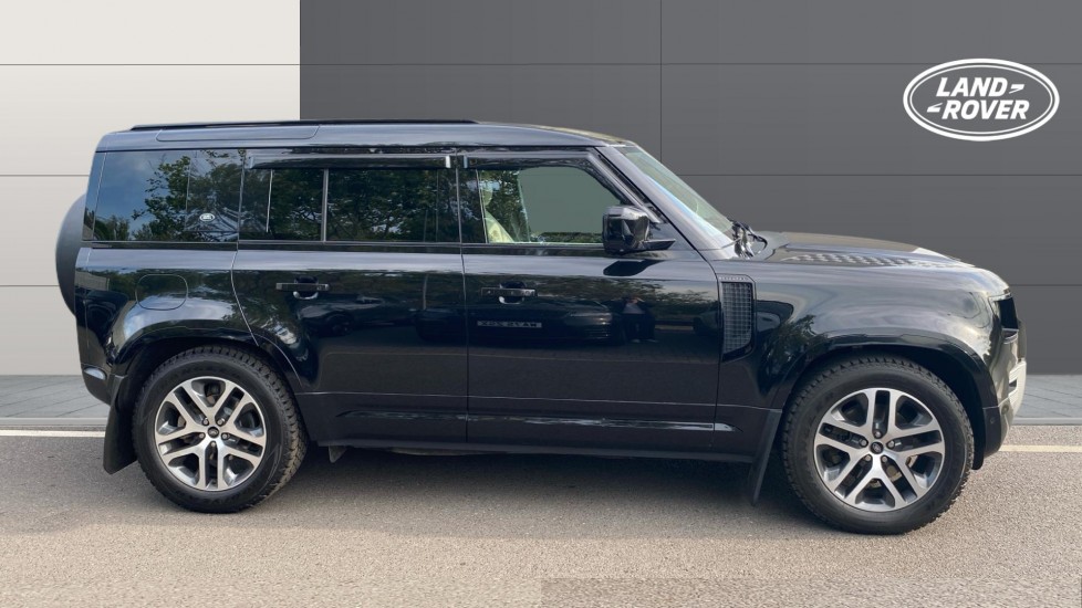 Land Rover Defender 3.0 D250 XS Edition 110 5dr Auto Diesel Estate - Image 5