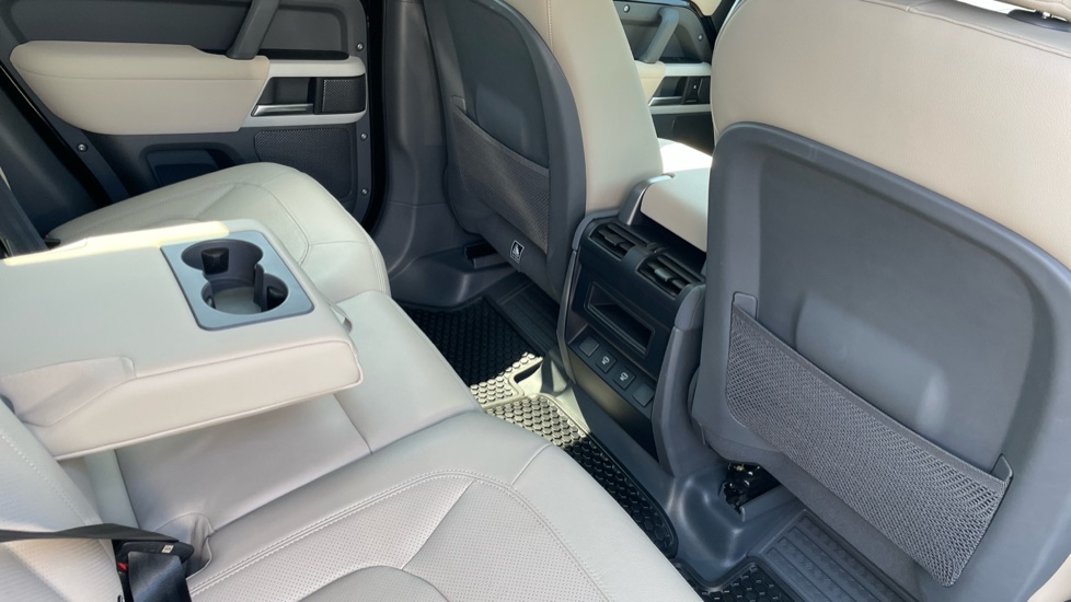 Land Rover Defender 3.0 D250 XS Edition 110 5dr Auto Diesel Estate - Image 6