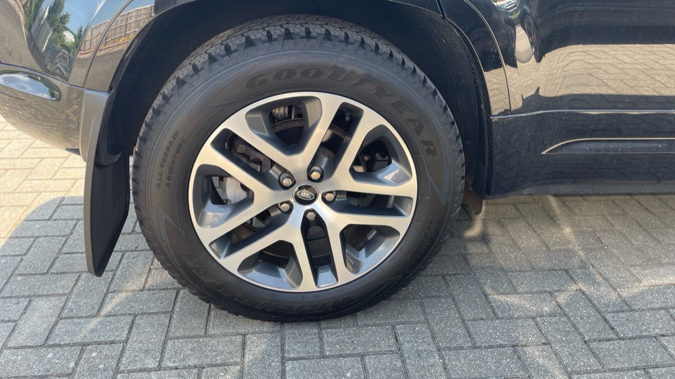 Land Rover Defender 3.0 D250 XS Edition 110 5dr Auto Diesel Estate - Image 7