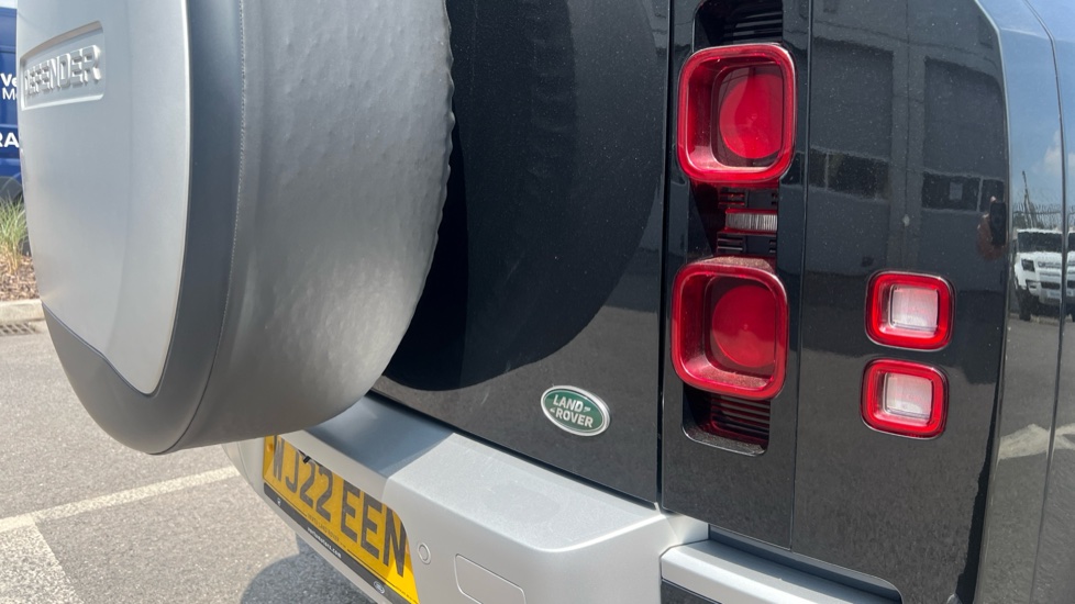 Land Rover Defender 3.0 D250 XS Edition 110 5dr Auto Diesel Estate - Image 10