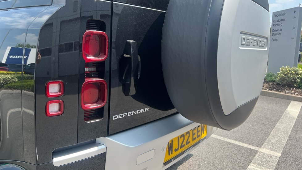 Land Rover Defender 3.0 D250 XS Edition 110 5dr Auto Diesel Estate - Image 12
