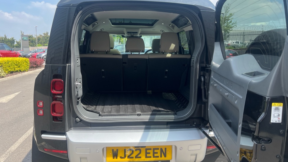 Land Rover Defender 3.0 D250 XS Edition 110 5dr Auto Diesel Estate - Image 17
