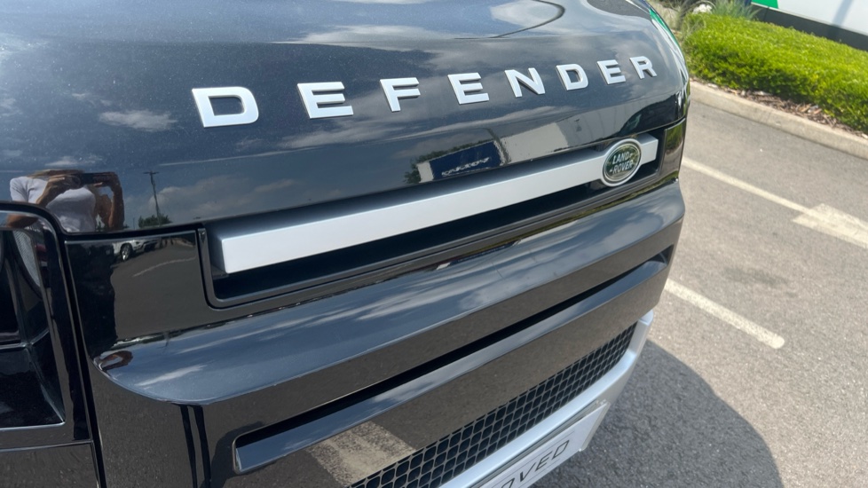 Land Rover Defender 3.0 D250 XS Edition 110 5dr Auto Diesel Estate - Image 21