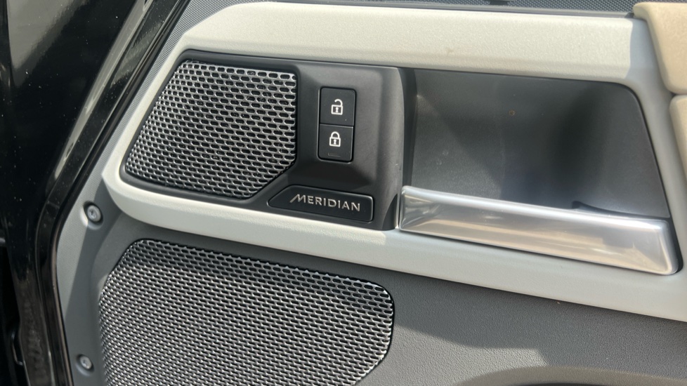 Land Rover Defender 3.0 D250 XS Edition 110 5dr Auto Diesel Estate - Image 26