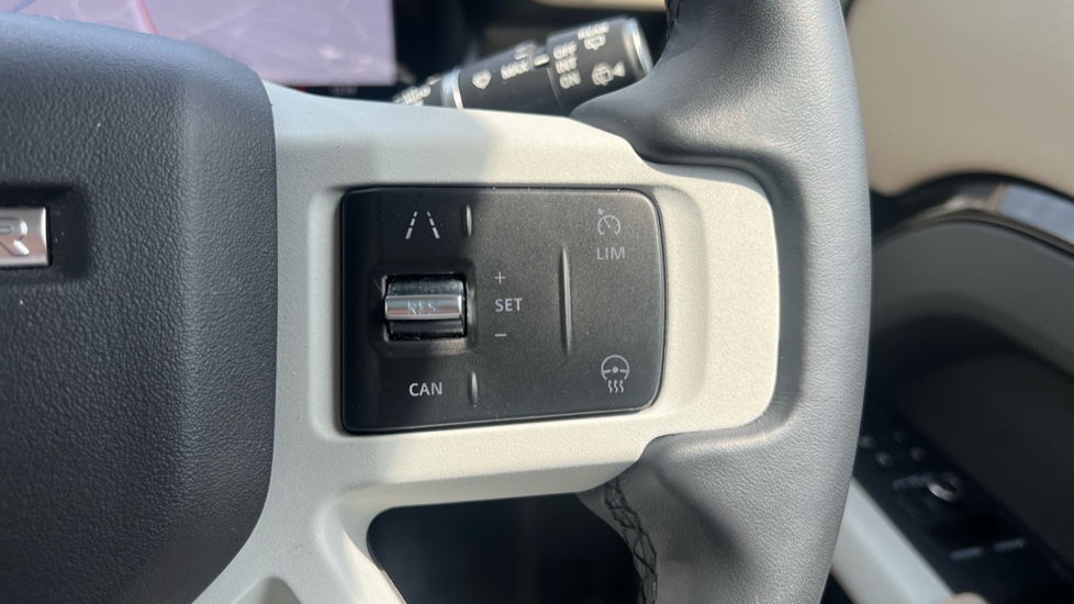 Land Rover Defender 3.0 D250 XS Edition 110 5dr Auto Diesel Estate - Image 31