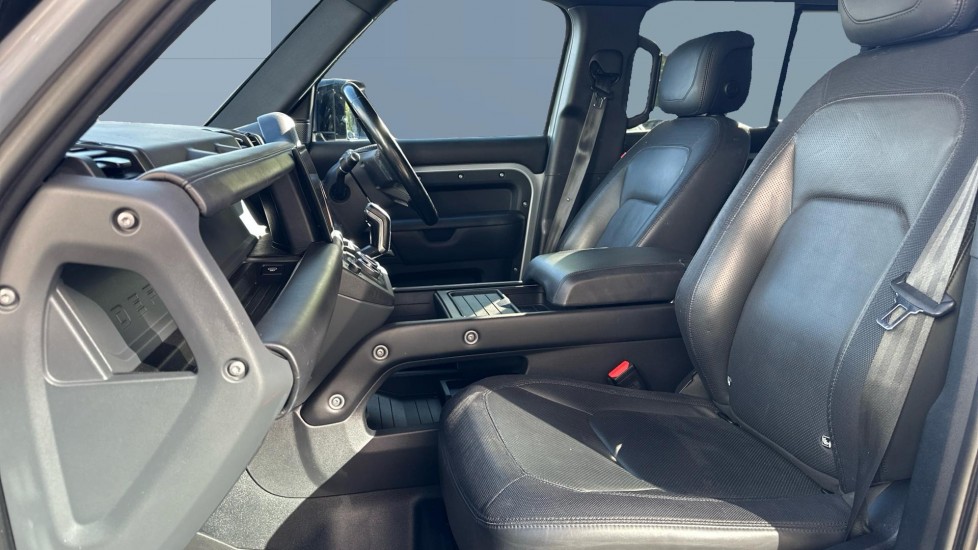 Land Rover Defender 3.0 D250 X-Dynamic HSE 110 5dr Auto Diesel Estate - Image 3