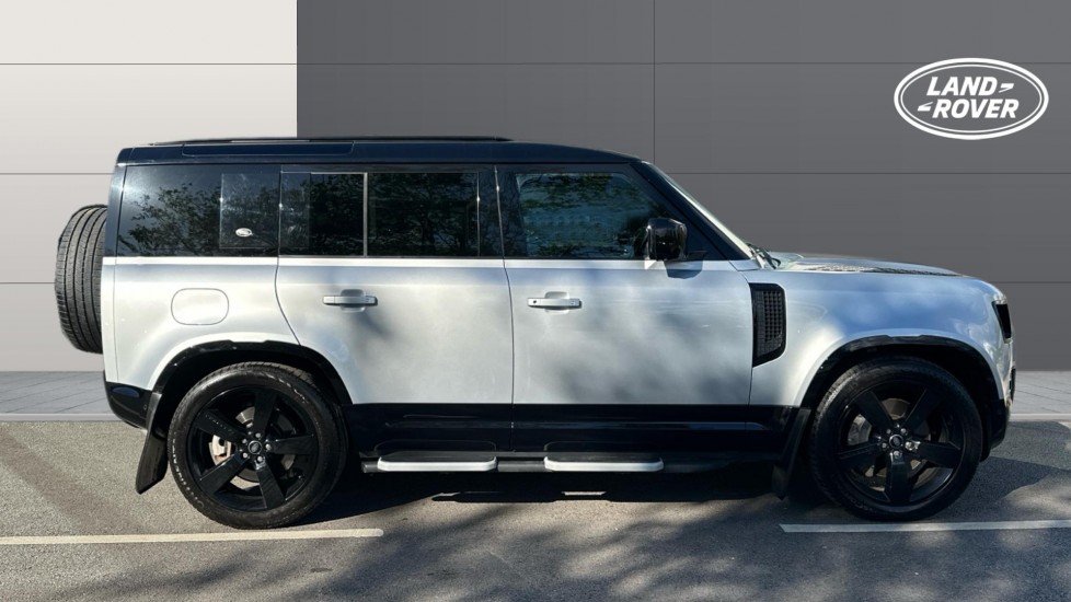 Land Rover Defender 3.0 D250 X-Dynamic HSE 110 5dr Auto Diesel Estate - Image 5