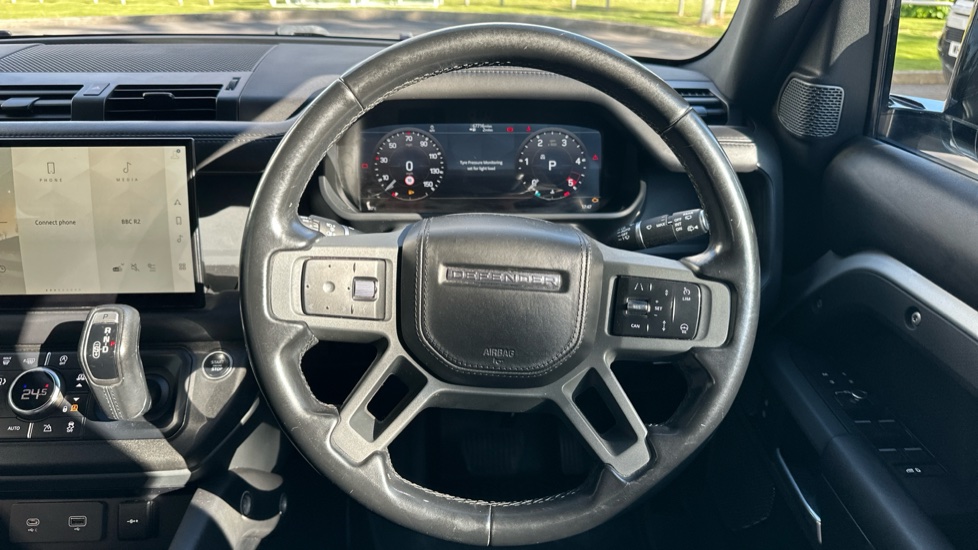 Land Rover Defender 3.0 D250 X-Dynamic HSE 110 5dr Auto Diesel Estate - Image 15