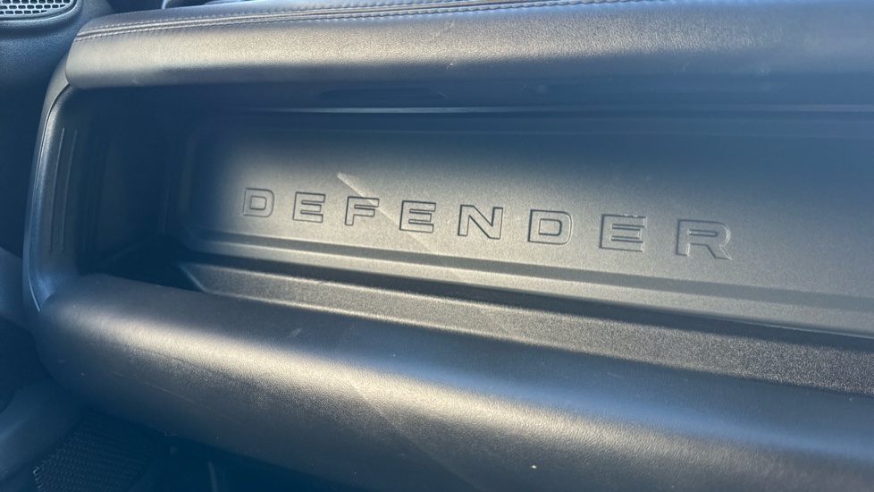 Land Rover Defender 3.0 D250 X-Dynamic HSE 110 5dr Auto Diesel Estate - Image 28