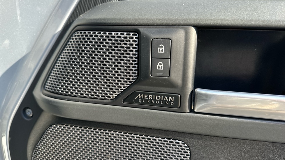 Land Rover Defender 3.0 D250 X-Dynamic HSE 110 5dr Auto Diesel Estate - Image 31