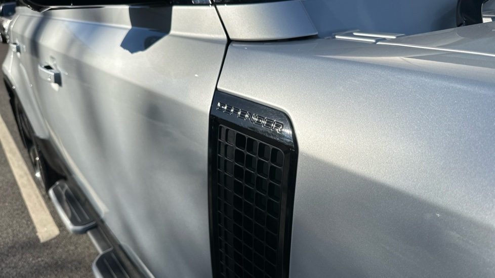 Land Rover Defender 3.0 D250 X-Dynamic HSE 110 5dr Auto Diesel Estate - Image 36